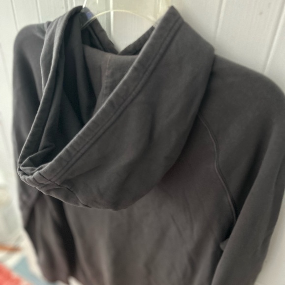 GOODFELLOW & Co Women’s Gray Hoodie with Bear and Star Design, Tie Neck, Pocket - Picture 4 of 5